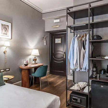 Antica Residenza Del Corso 4*